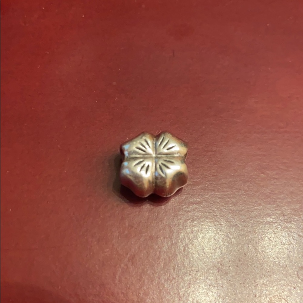 Pandora clover charm